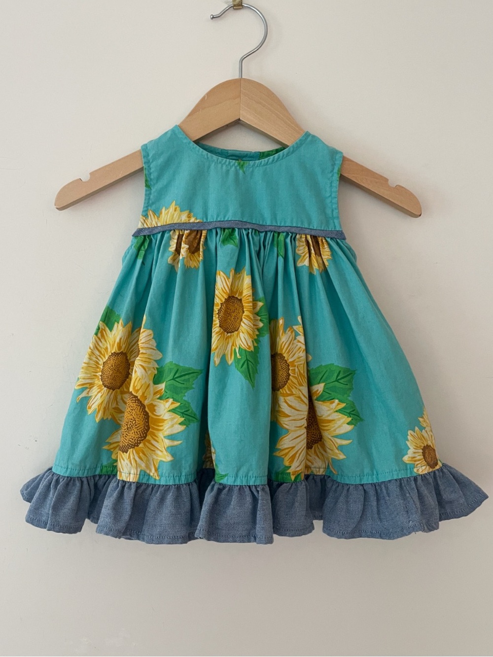 ELEANOR ROSE EUC/LN Vibrant Sunflower Ruffle Swing Top